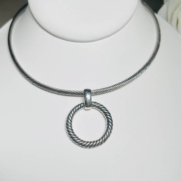 Talbots Jewelry - Vintage Talbots Silver Tone Twisted Pattern Wire Choker Necklace Circle Pendant